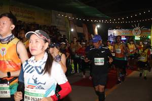 BIB: 129, 26198, 26348
                            <button type="button" onclick="openModal(9884105)" class="btn btn-primary btn-sm float-right btn-popup" data-toggle="modal" data-target=".modal-high-quality">
                        <i class="fas fa-shopping-cart"></i> Add to Cart
                    </button>
                                            <button type="button" onclick="isThisMe(9884105, true)" class="btn btn-success btn-sm float-right btn-popup btn-isme hidden" data-toggle="tooltip" data-placement="bottom" title="นี่คือรูปของคุณใช่ไหม คลิกที่นี่เพื่อเอาเข้าอัลบั้ม">
                        <i class="fas fa-plus"></i> Add to album
                    </button>
                    <button type="button" onclick="isThisMe(9884105, false)" class="btn btn-warning btn-sm float-right btn-popup btn-isnotme hidden">
                        <i class="fas fa-ban"></i> Remove from album
                    </button>